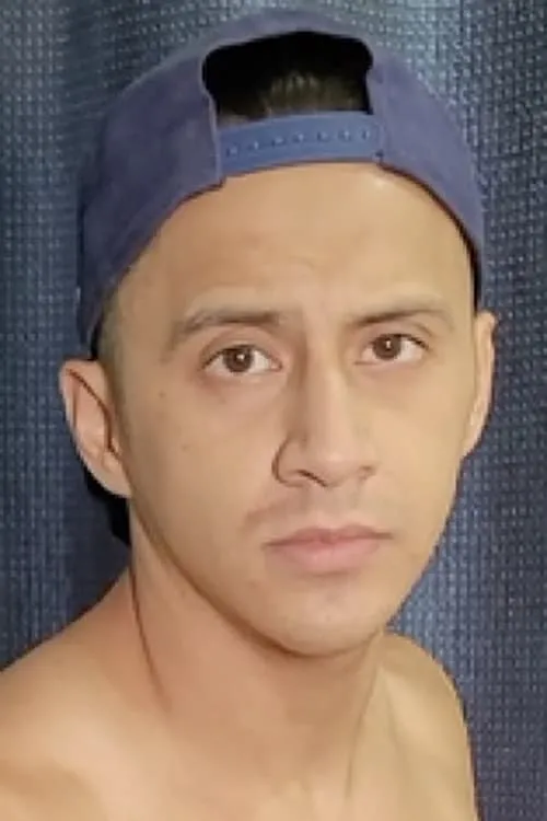 Mystery Man interpretando a