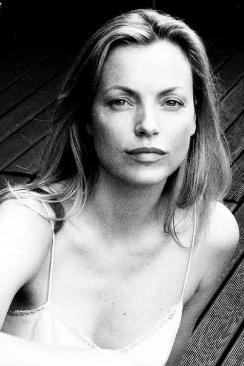 Nadia Aldridge interpretando a Lady Coleridge