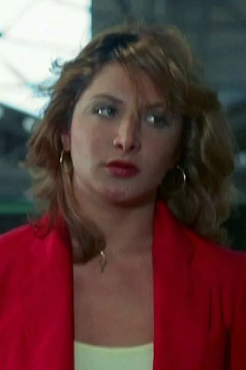 Nadia Neri interpretando a Janine