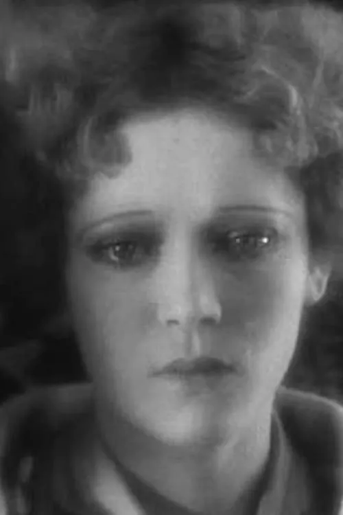 Nadia Sibirskaïa interpretando a Nana