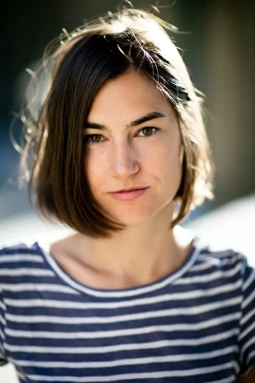 Nadine Dubois interpretando a