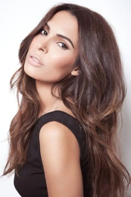 Nadine Velazquez interpretando a Tasha