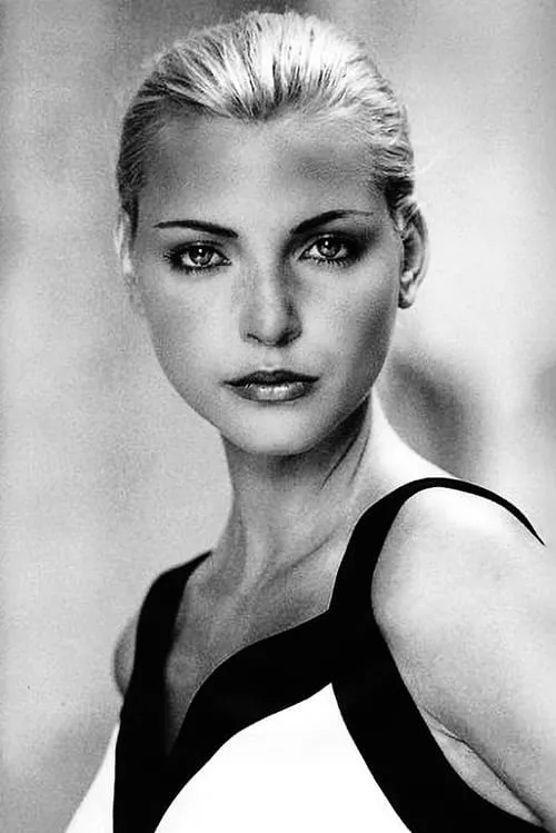 Nadja Auermann interpretando a Self