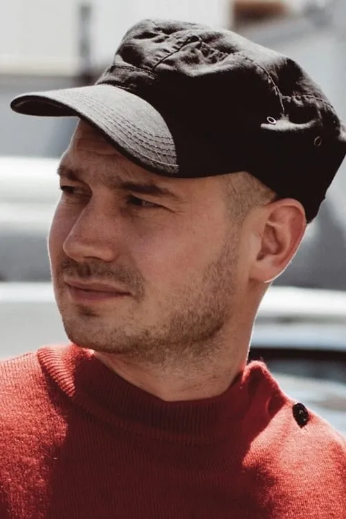 Naël Marandin interpretando a Sevrais