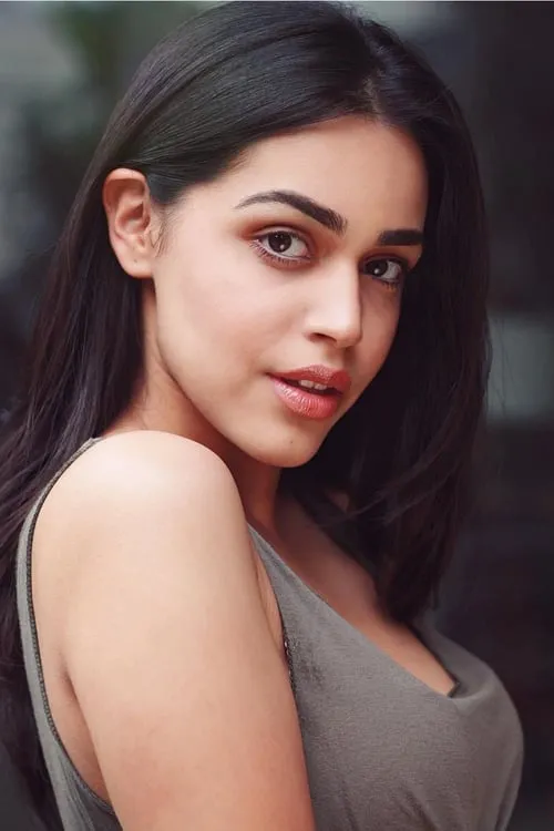 Naila Grrewal — personaje: Ananya Shroff