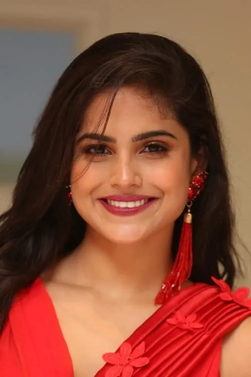 Naina Ganguly — personaje: Pavani