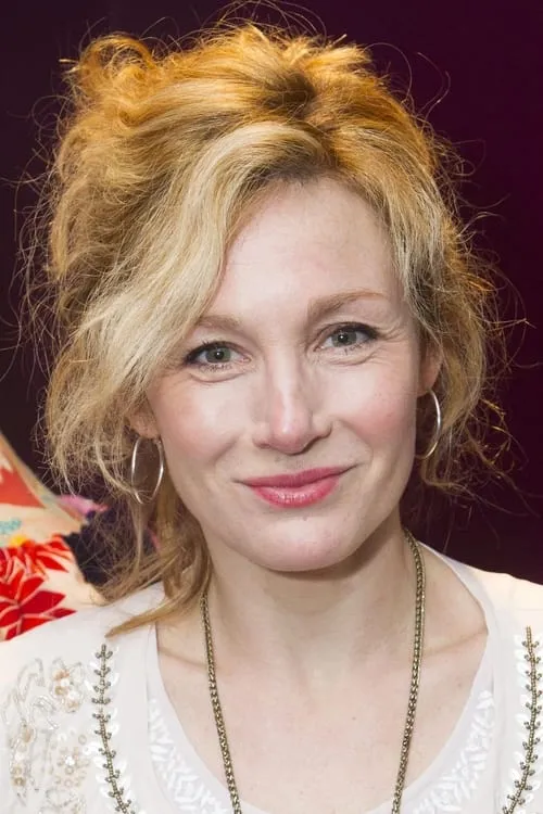 Nancy Carroll interpretando a Agatha