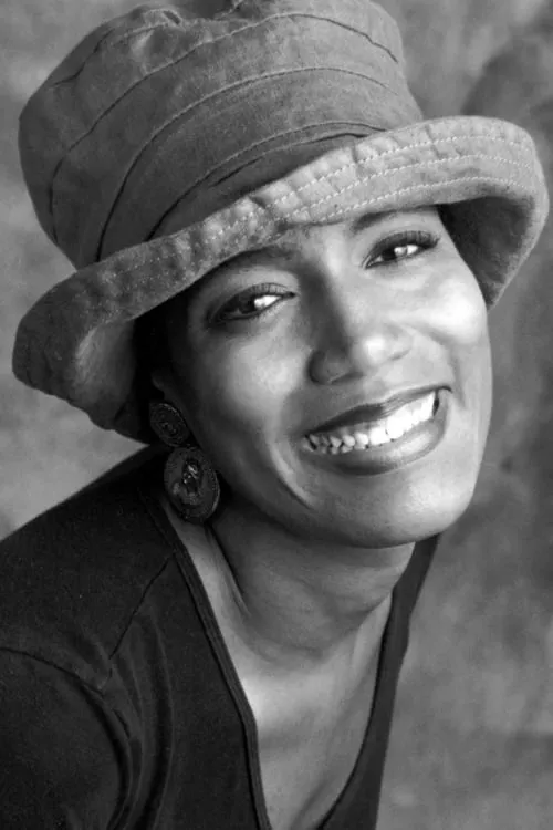 Nancy Giles interpretando a Betsy Polsheck