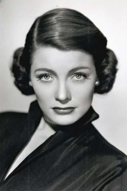 Nancy Guild interpretando a Marie Antoinette / Lorenza