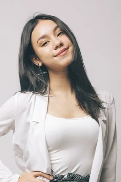 Naomi Paulinda interpretando a 