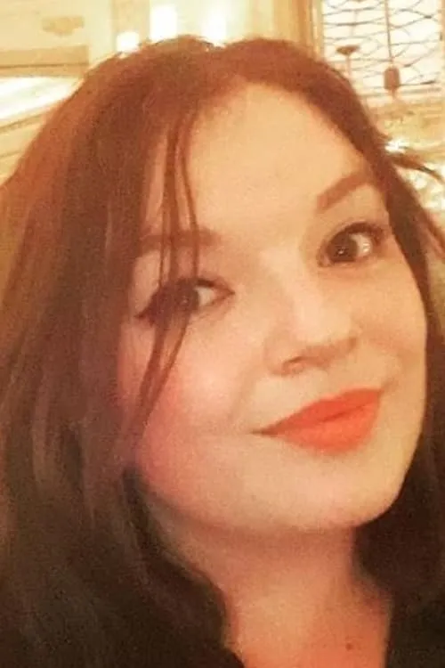 Naomi van Es — personaje: Julia