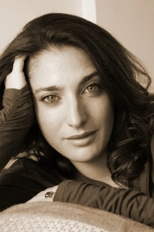 Natalia Stylianou — personaje: Virginia Polydouri