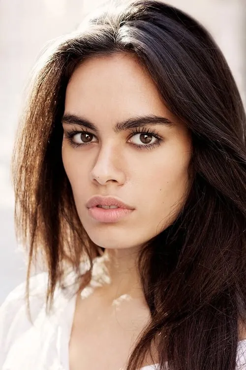 Natalia Warner interpretando a Kate