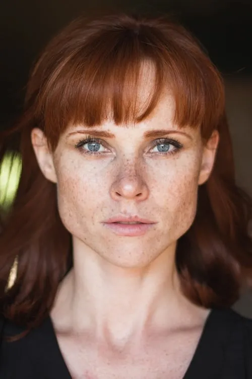 Natalya Rudakova interpretando a Valentina Vasilev