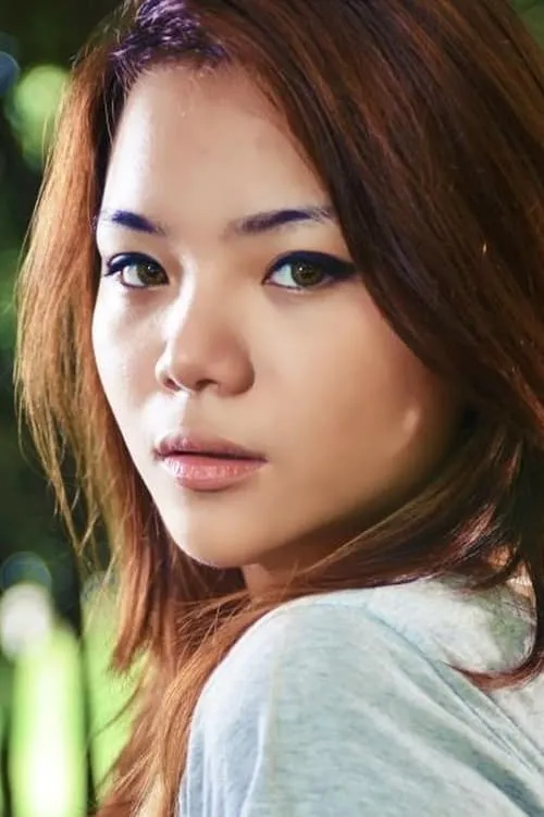 Natasha Elyzza — personaje: Siska