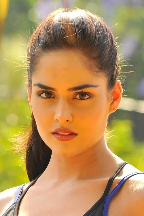 Nathalia Kaur en su biografía y filmografía