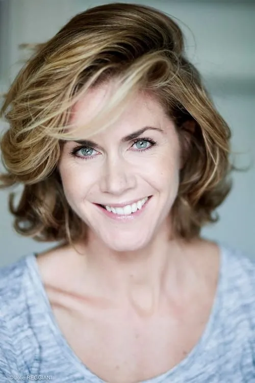 Nathalie Sportiello interpretando a