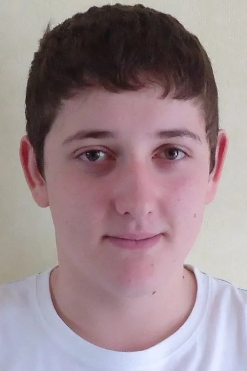 Nathan Parent interpretando a Camus