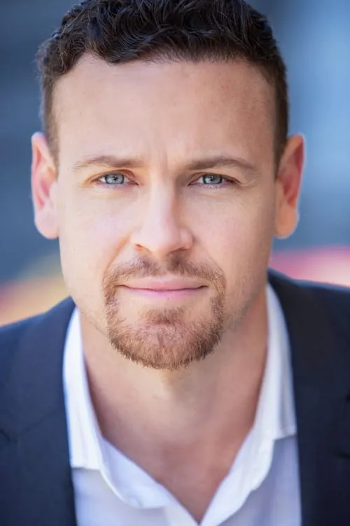 Nathin Art Butler interpretando a Carney Boy