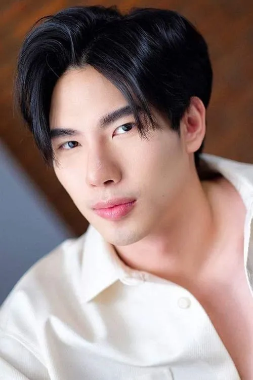 Nattapol Diloknawarit interpretando a