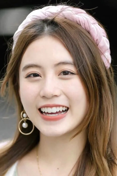 Natticha Chantaravareelrkha interpretando a Gift