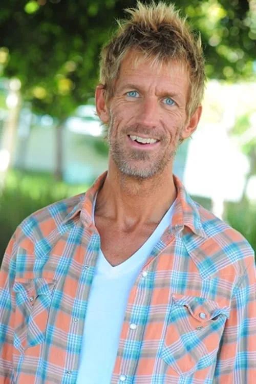 Neal Polister interpretando a Storyteller