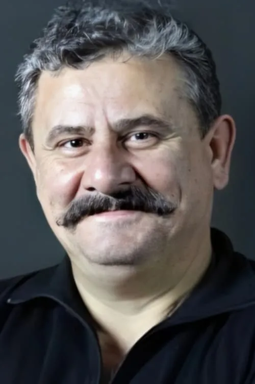 Necat Bayar interpretando a Terzi