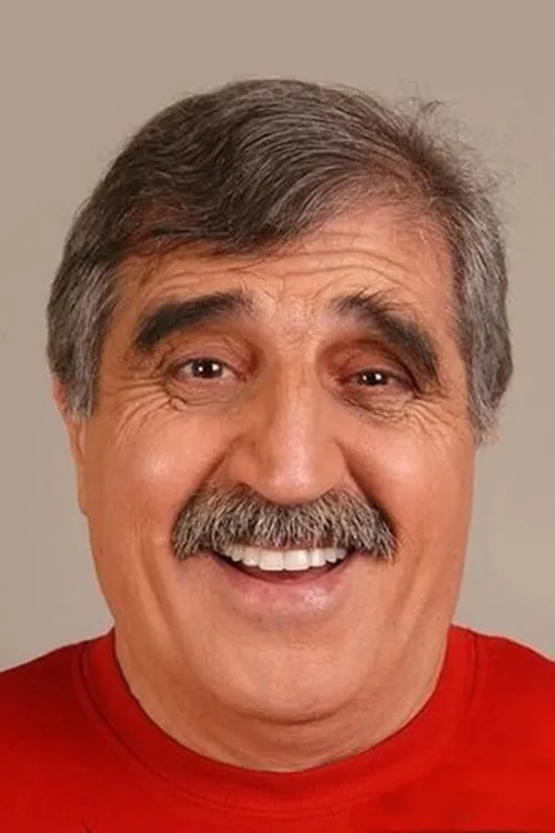 Nedim Doğan interpretando a Çayci