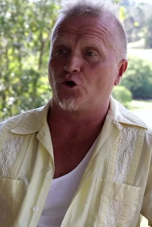 David Vallon ha trabajado con Neil G. Young en 1 ocasiones