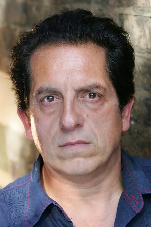 Su Douglas ha trabajado con Nej Adamson en 1 ocasiones