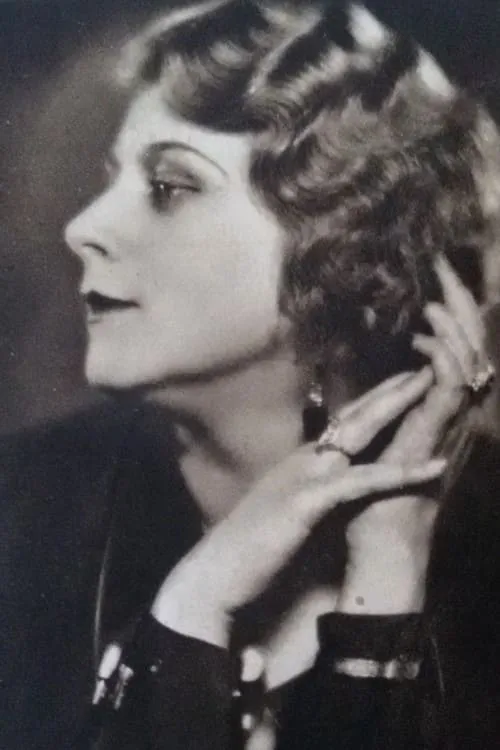 Nelly Gaierová interpretando a stará baronka