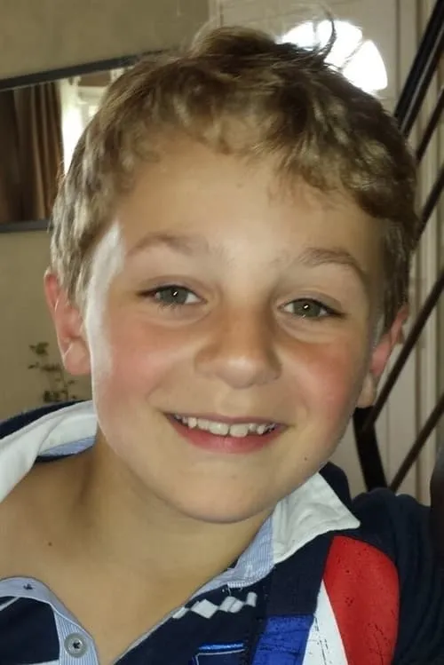 Néo Rouleau interpretando a Jacky