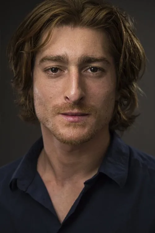 Neyssan Falahi interpretando a Nassim Jafari