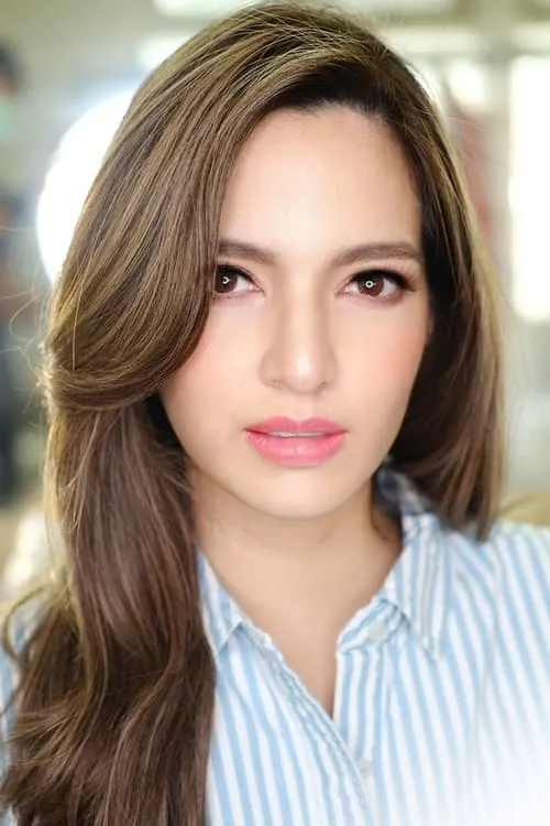 Nia Ramadhani interpretando a Vira