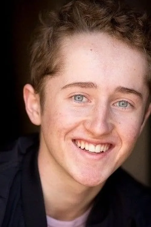 Nicholas Bakopoulos-Cooke interpretando a Jonas