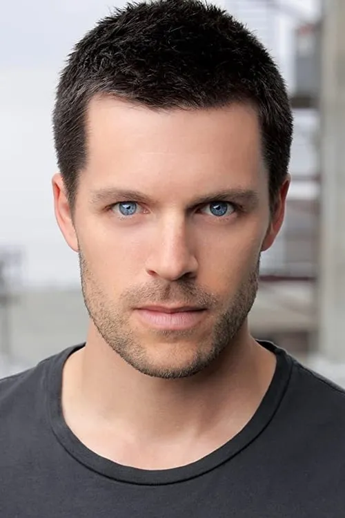 Nick Jandl interpretando a Brandon