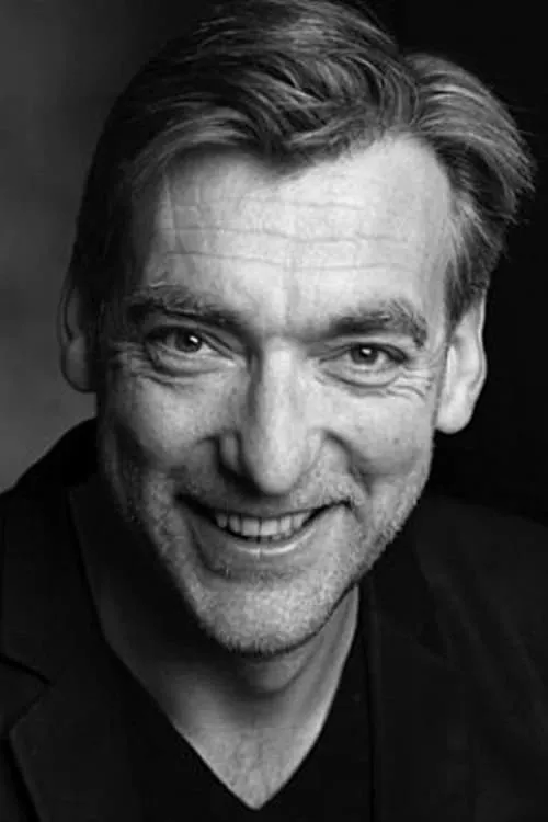 Nick Sampson interpretando a WHN Newscaster