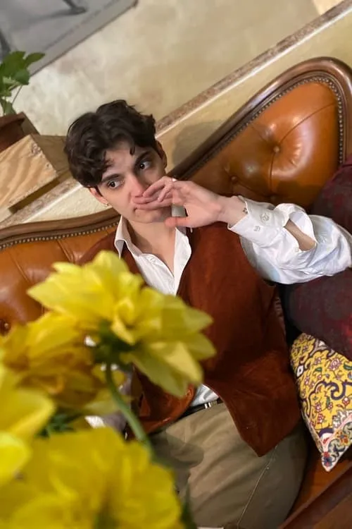 Nico Guerzoni interpretando a Sister