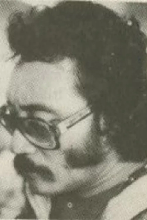 Nico Pelamonia interpretando a 