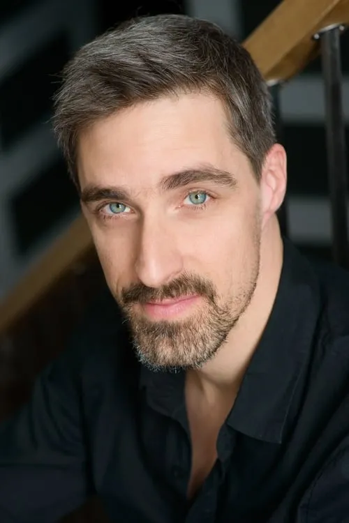 Nicola-Frank Vachon — personaje: Man in Line Pharmacy Éléonore