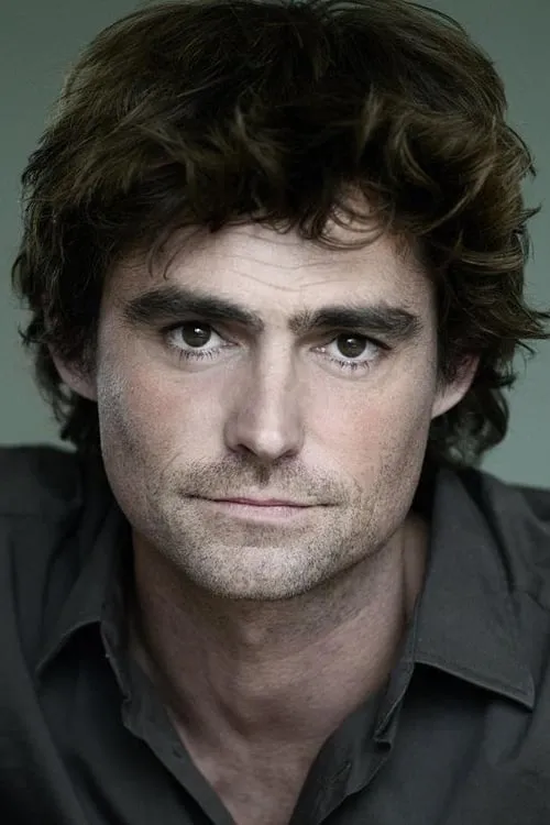 Nicolas Herman interpretando a Thomas Lancrey