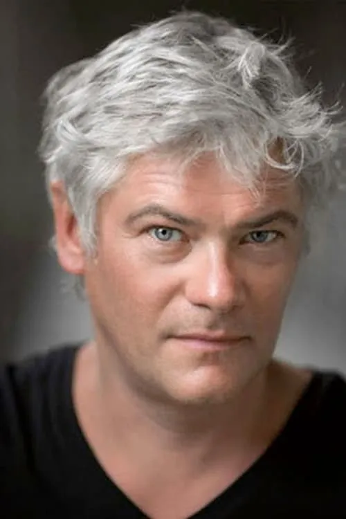 Nicolas Moreau interpretando a Guest