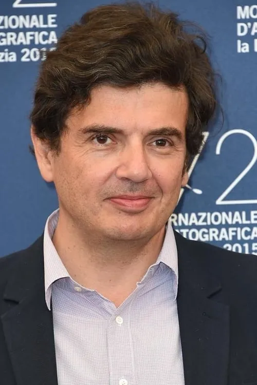 Nicolas Saada interpretando a L'agent de la DGSE