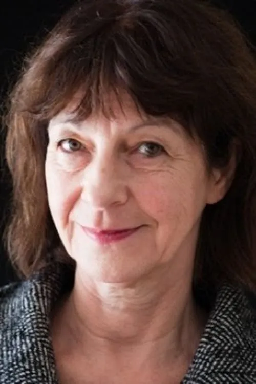 Nicole Colchat interpretando a Tante Élise