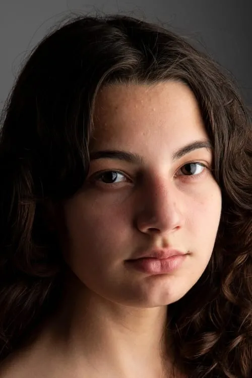 Nicole Sorace interpretando a Carlita