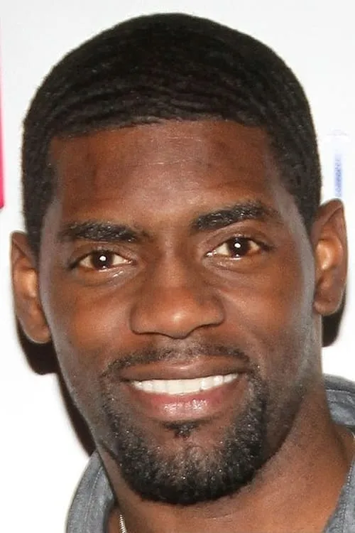 Nicoye Banks interpretando a Kahn