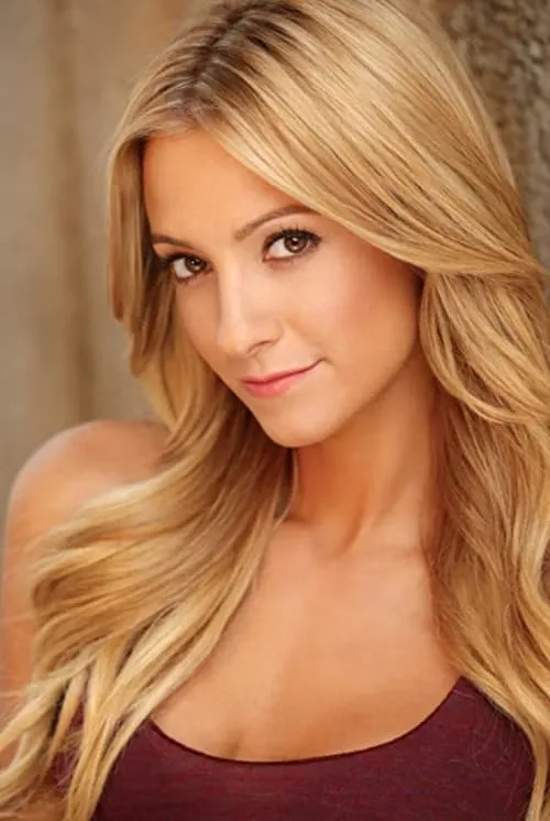 Nikki BreAnne Wells interpretando a Marcy