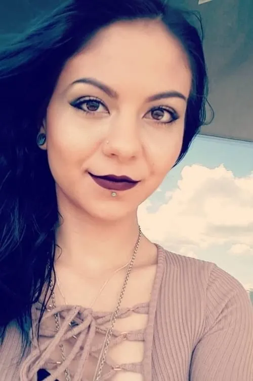 Nikki Gould interpretando a Grace Cardinal