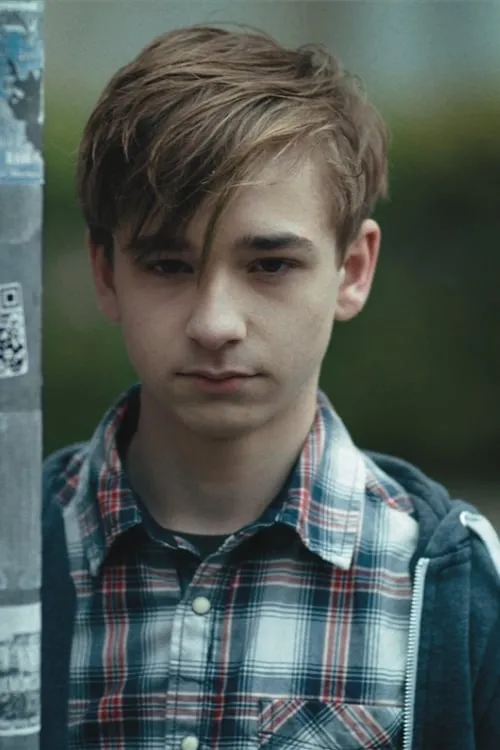 Niklas Post interpretando a Josef