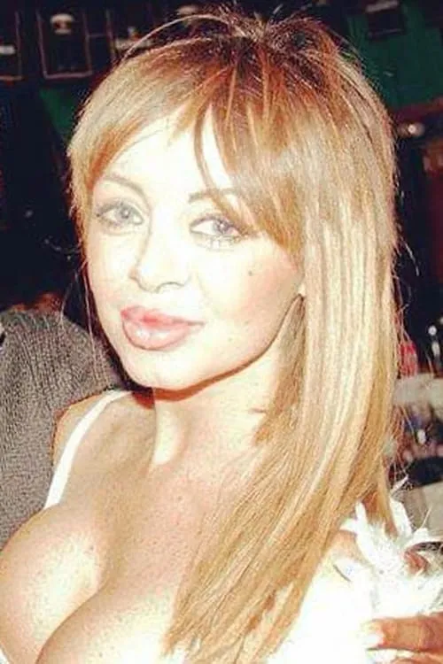 Nikol Brown interpretando a Squillo